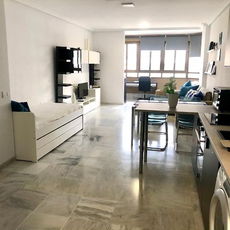 شقة كاديز  في Gatu Loft Trip 1ª Linea De Playa, Wifi, Aire Acc المظهر الخارجي الصورة