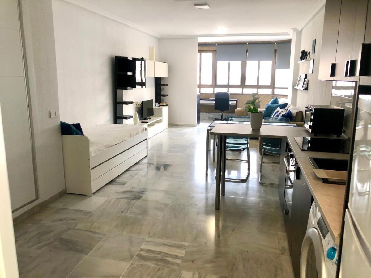 شقة كاديز  في Gatu Loft Trip 1ª Linea De Playa, Wifi, Aire Acc المظهر الخارجي الصورة