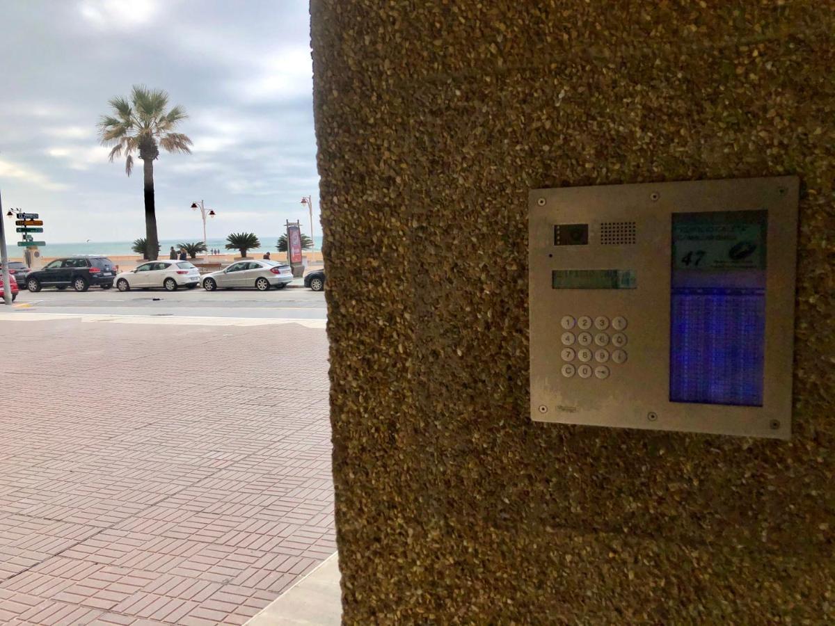 شقة كاديز  في Gatu Loft Trip 1ª Linea De Playa, Wifi, Aire Acc المظهر الخارجي الصورة